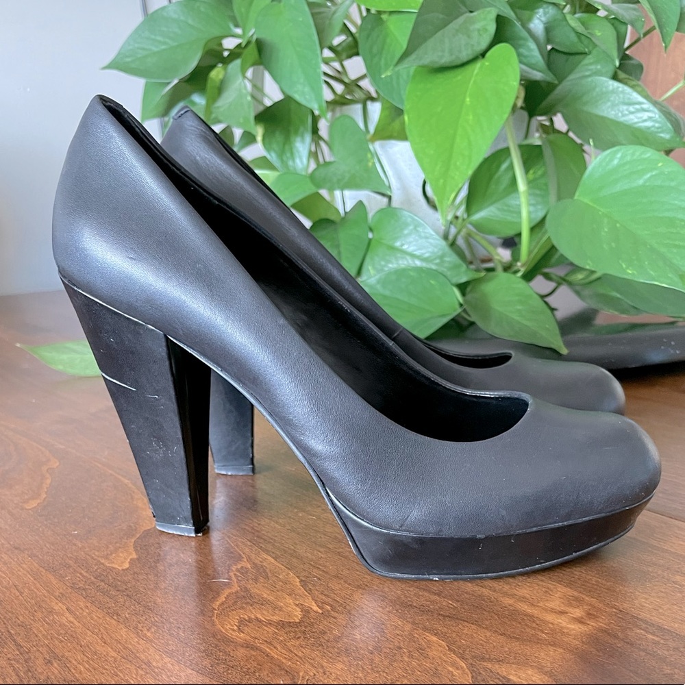 Chinese Laundry Black Leather Platform Heels 10